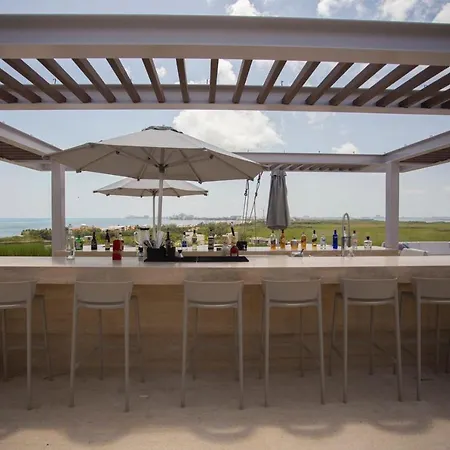 Business Studio-Apartment Near The Beach